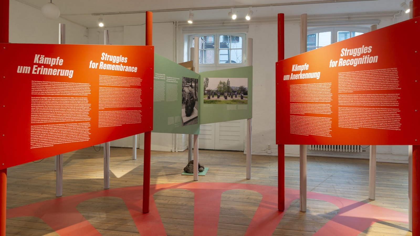 Ausstellungsansicht Widerstand und Würde